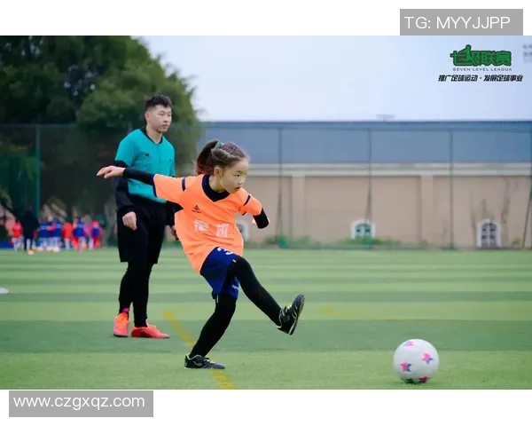 神仙头像与足球明星女孩的梦幻碰撞展现青春活力与运动魅力