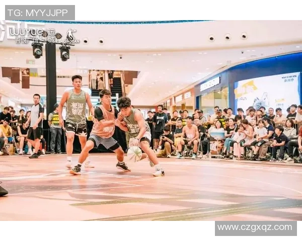 篮球足球明星在大街上互动引发粉丝热潮展现运动魅力与街头文化的完美结合